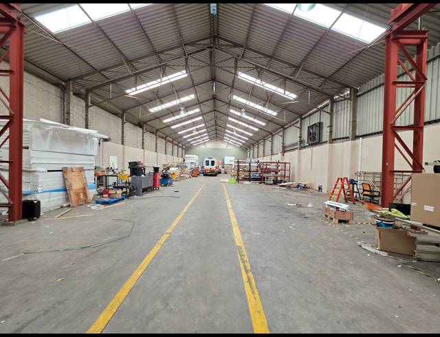 1,400M² WAREHOUSE FOR SALE IN ROBERTSHAM